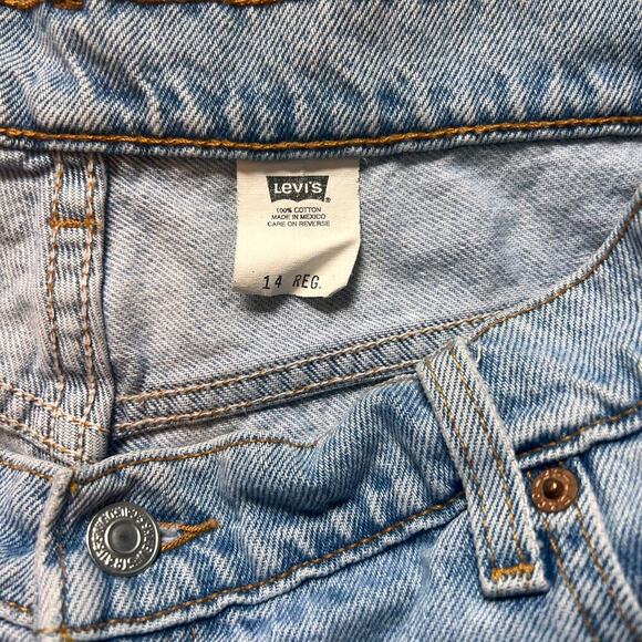 Levi Vintage (3/99) Women's Shorts with Flower Hem.  Size 14 - Picture 7 of 7